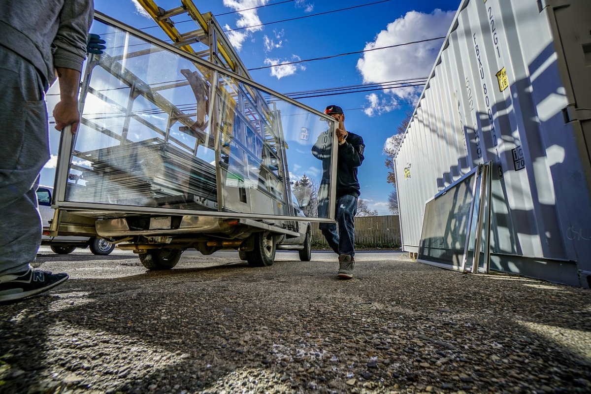 window installation worker
